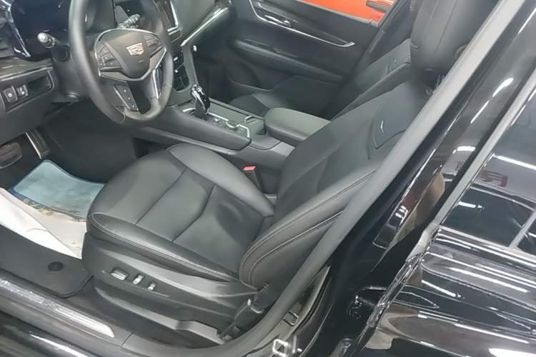 Used Cadillac XT5 2022 2.0T Four-Wheel Drive Premium Edition Left Front Seat