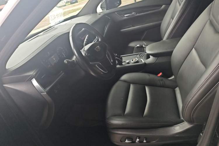 Used Cadillac XT5 2022 2.0T Four-Wheel Drive Luxury Version Left Front Seat