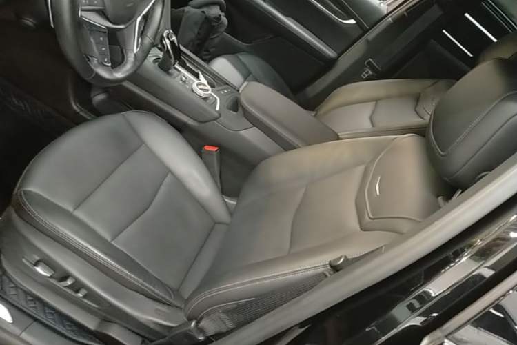 Used Cadillac XT5 2022 2.0T Four-Wheel Drive Premium Edition Left Front Seat