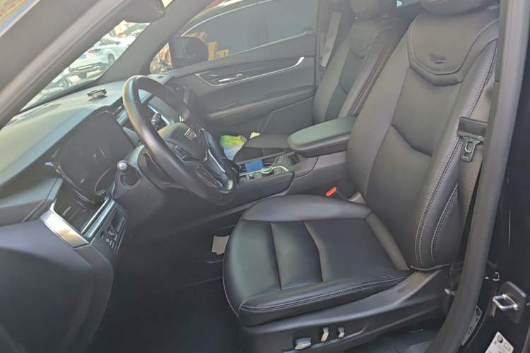 Used Cadillac XT5 2022 2.0T Two-Wheel Drive Luxury Version Left Front Seat