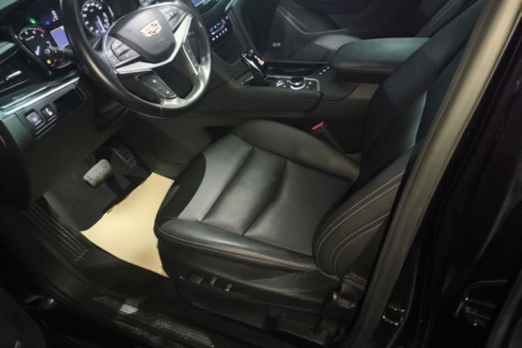 Used Cadillac XT5 2022 2.0T Two-Wheel Drive Luxury Version Left Front Seat