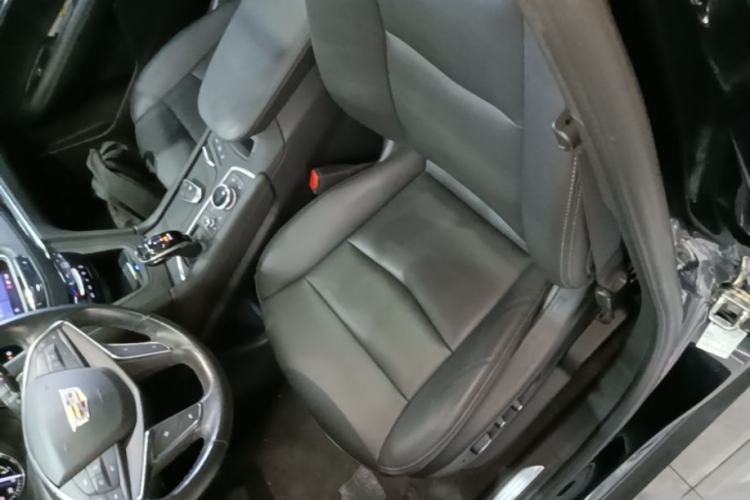 Used Cadillac XT5 2022 2.0T Two-Wheel Drive Luxury Version Left Front Seat