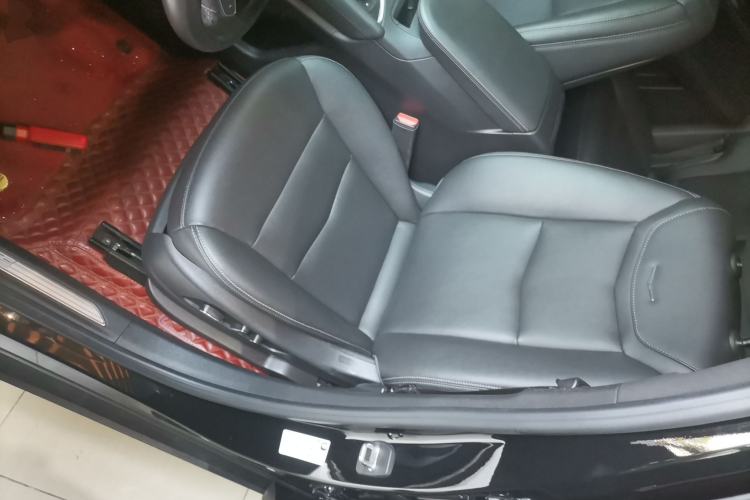 Used Cadillac XT5 2022 2.0T Two-Wheel Drive Luxury Version Left Front Seat
