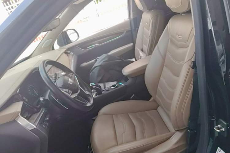 Used Cadillac XT5 2022 2.0T Four-Wheel Drive Platinum Edition Left Front Seat