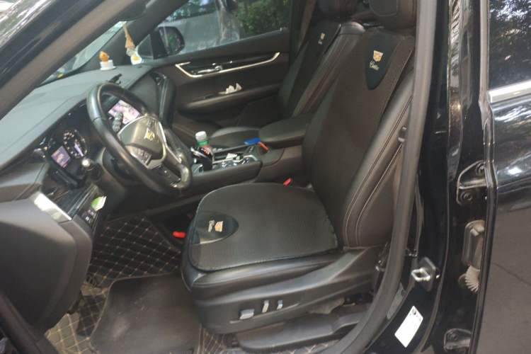 Used Cadillac XT5 2022 2.0T Two-Wheel Drive Luxury Version Left Front Seat