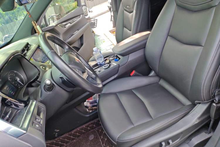 Used Cadillac XT5 2022 2.0T Four-Wheel Drive Luxury Version Left Front Seat