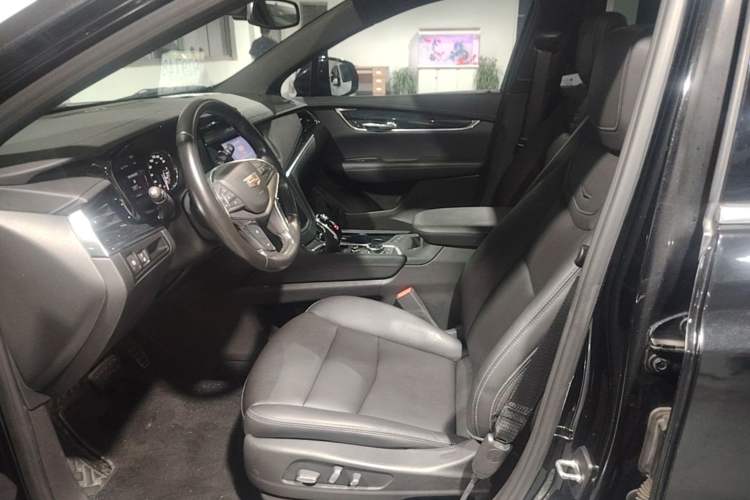 Used Cadillac XT5 2022 2.0T Two-Wheel Drive Luxury Version Left Front Seat