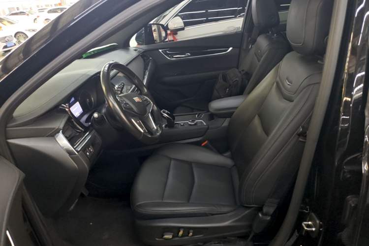 Used Cadillac XT5 2022 2.0T Two-Wheel Drive Luxury Version Left Front Seat