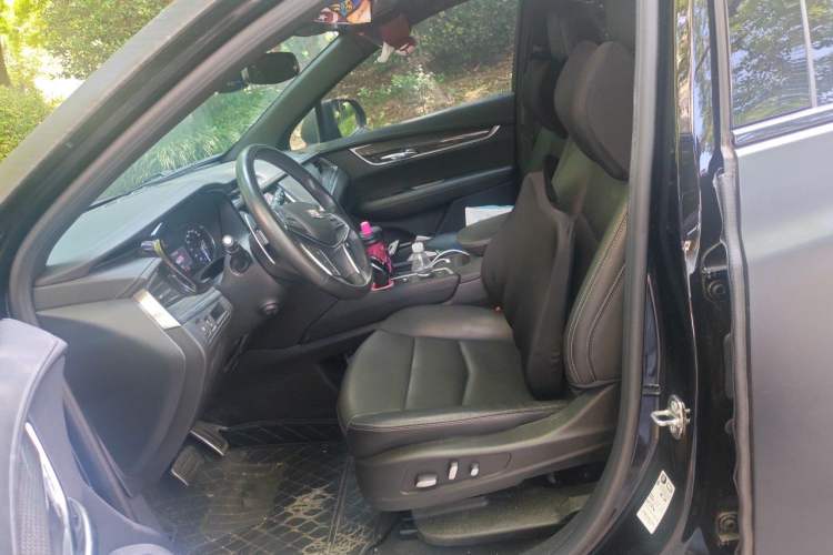 Used Cadillac XT5 2022 2.0T Four-Wheel Drive Luxury Version (Hummingbird Edition) Left Front Seat