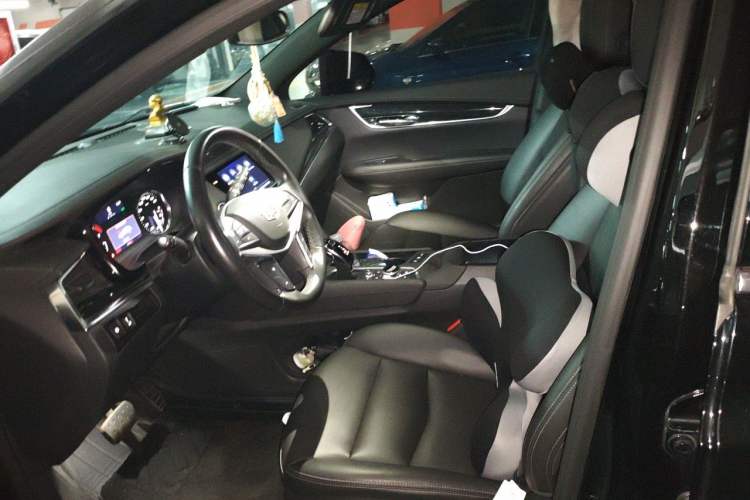 Used Cadillac XT5 2022 2.0T Two-Wheel Drive Luxury Version Left Front Seat