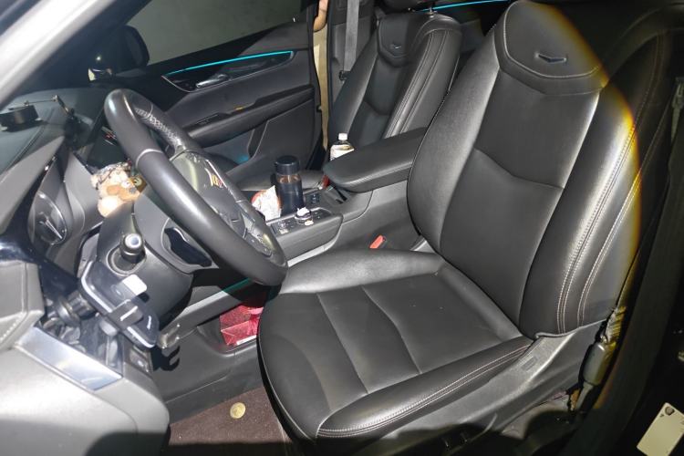 Used Cadillac XT5 2022 2.0T Two-Wheel Drive Luxury Version Left Front Seat