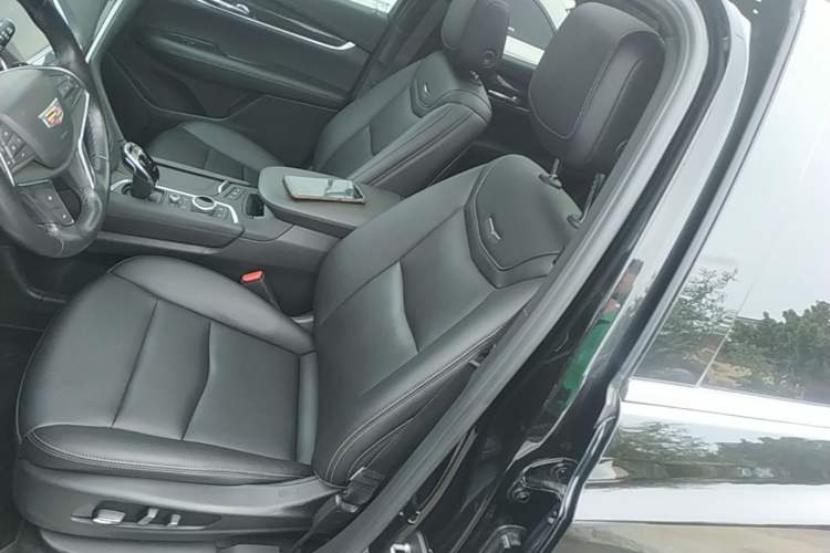 Used Cadillac XT5 2022 2.0T Two-Wheel Drive Luxury Version Left Front Seat