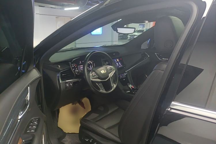 Used Cadillac XT5 2022 2.0T Four-Wheel Drive Luxury Version Left Front Seat
