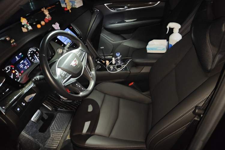 Used Cadillac XT5 2022 2.0T Four-Wheel Drive Luxury Version (Hummingbird Edition) Left Front Seat