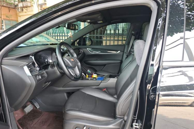 Used Cadillac XT5 2022 2.0T Two-Wheel Drive Luxury Version Left Front Seat