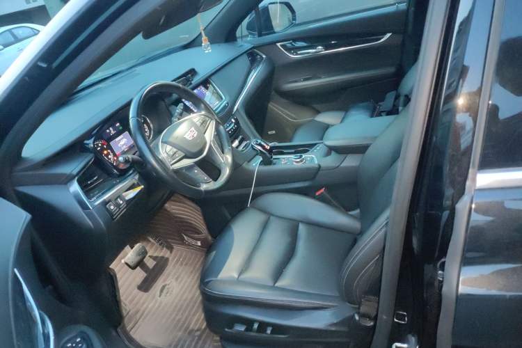 Used Cadillac XT5 2022 2.0T Two-Wheel Drive Luxury Version Left Front Seat