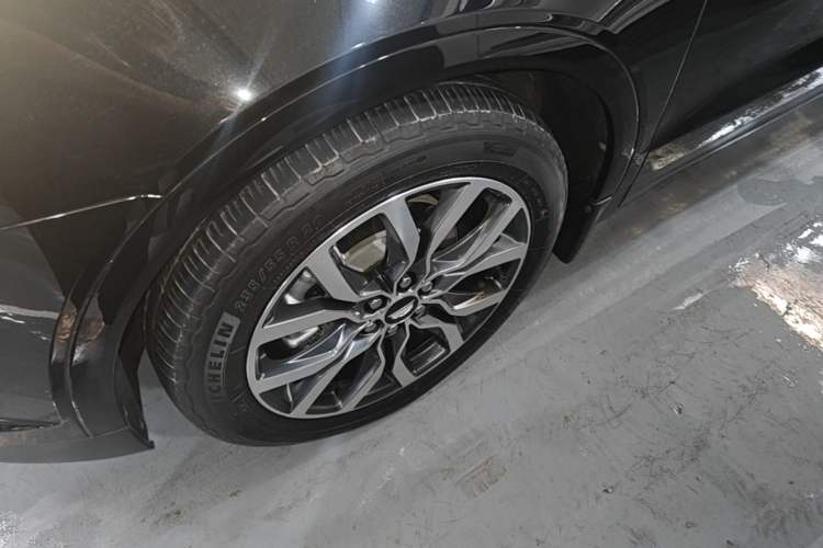 Used Cadillac XT5 2022 2.0T Four-Wheel Drive Luxury Version (Hummingbird Edition) Left Front Wheel Hub