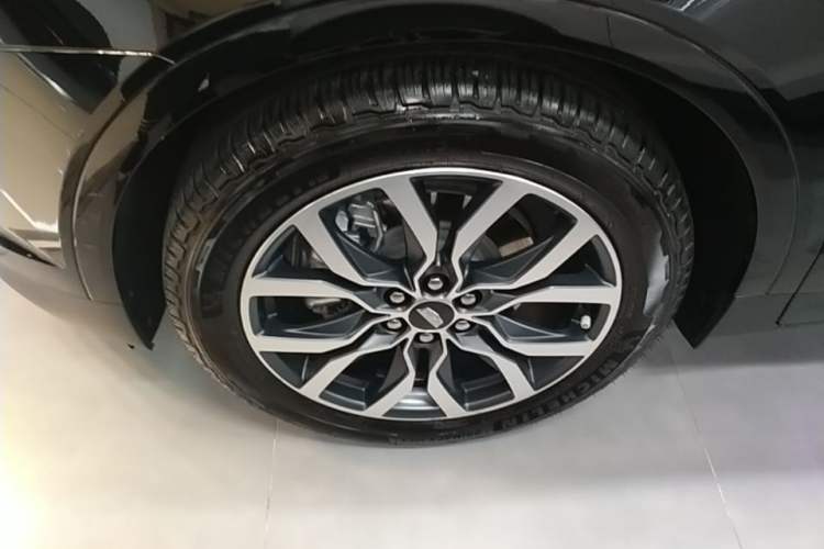 Used Cadillac XT5 2022 2.0T Four-Wheel Drive Premium Edition Left Front Wheel Hub