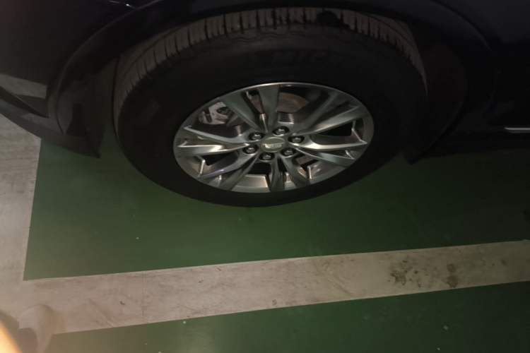 Used Cadillac XT5 2022 2.0T Two-Wheel Drive Luxury Version Left Front Wheel Hub