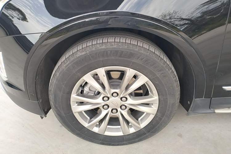 Used Cadillac XT5 2022 2.0T Two-Wheel Drive Luxury Version Left Front Wheel Hub