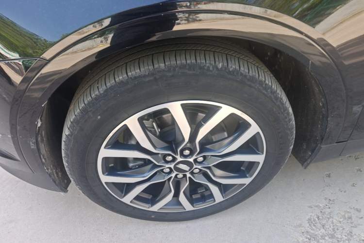 Used Cadillac XT5 2022 2.0T Four-Wheel Drive Luxury Version (Hummingbird Edition) Left Front Wheel Hub