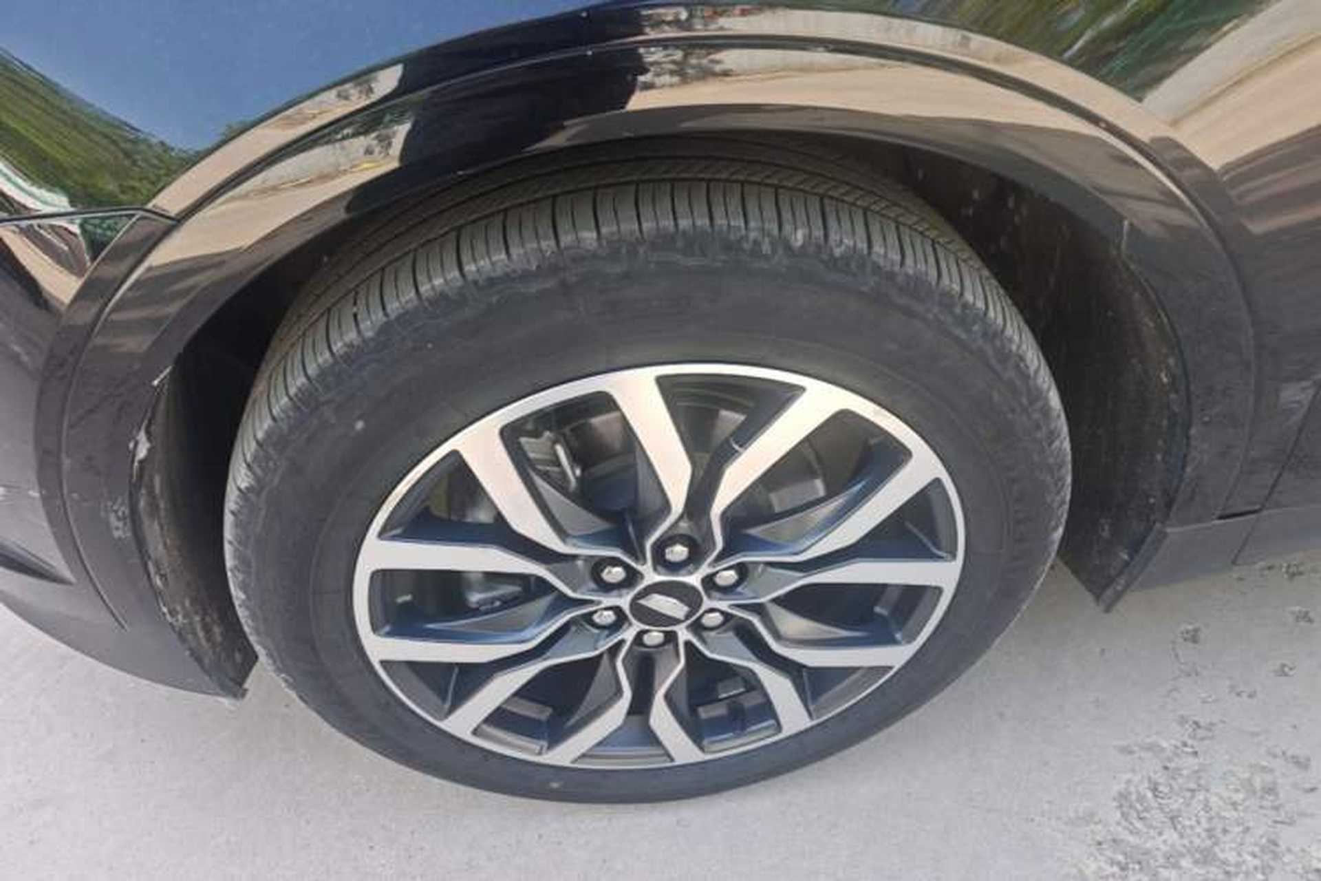 Used Cadillac XT5 2022 2.0T Four-Wheel Drive Luxury Version (Hummingbird Edition) Left Front Wheel Hub