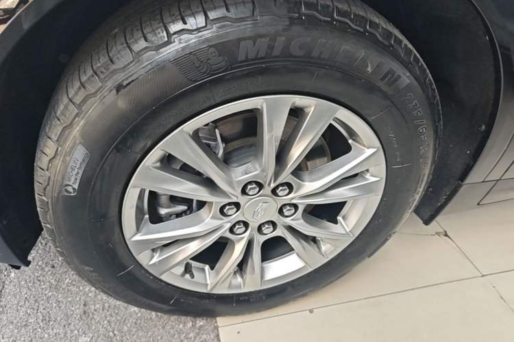 Used Cadillac XT5 2022 2.0T Four-Wheel Drive Luxury Version Left Front Wheel Hub