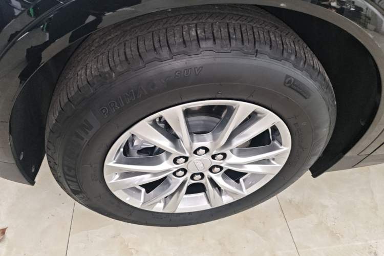 Used Cadillac XT5 2022 2.0T Two-Wheel Drive Luxury Version Left Front Wheel Hub