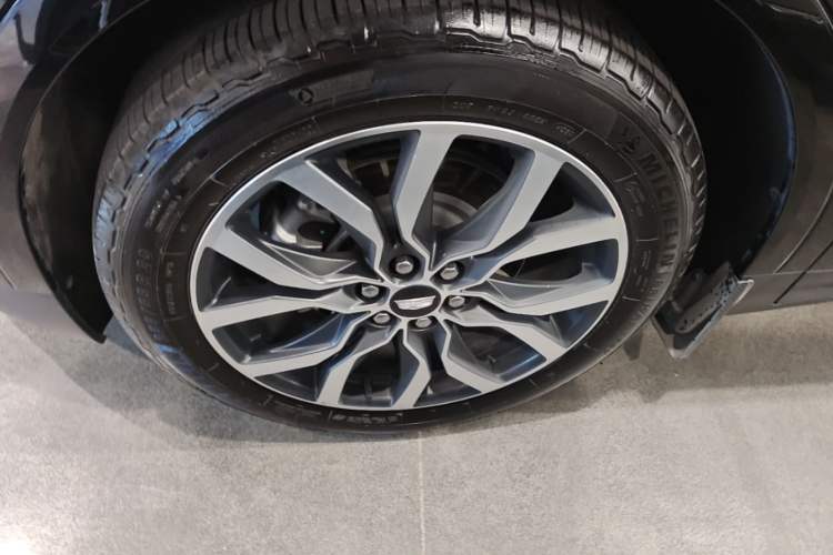 Used Cadillac XT5 2022 2.0T Four-Wheel Drive Premium Edition Left Front Wheel Hub