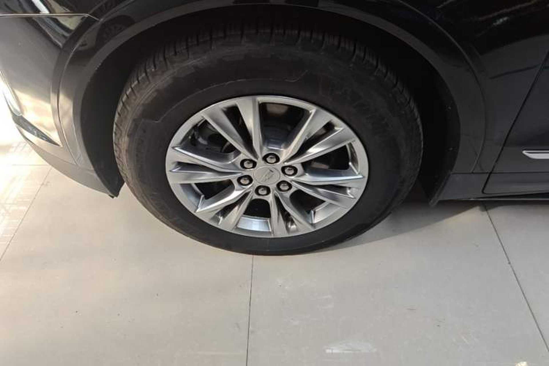 Used Cadillac XT5 2022 2.0T Two-Wheel Drive Luxury Version Left Front Wheel Hub