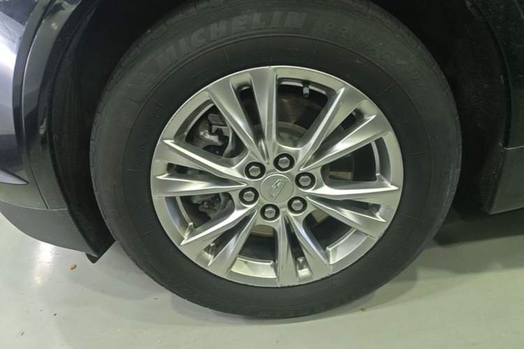 Used Cadillac XT5 2022 2.0T Four-Wheel Drive Luxury Version Left Front Wheel Hub