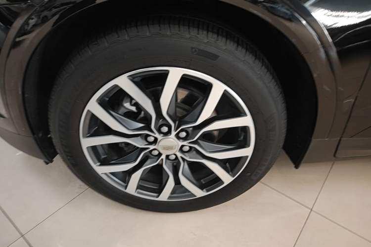 Used Cadillac XT5 2022 2.0T Four-Wheel Drive Premium Edition Left Front Wheel Hub