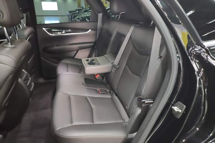 Used Cadillac XT5 2022 2.0T Two-Wheel Drive Luxury Version Left Rear Seat