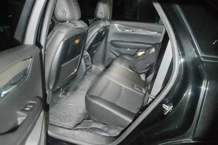 Used Cadillac XT5 2022 2.0T Four-Wheel Drive Luxury Version (Hummingbird Edition) Left Rear Seat