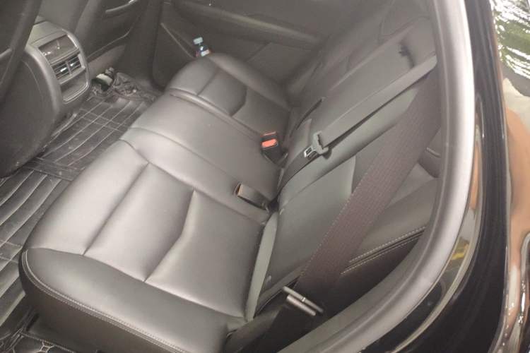 Used Cadillac XT5 2022 2.0T Two-Wheel Drive Luxury Version Left Rear Seat