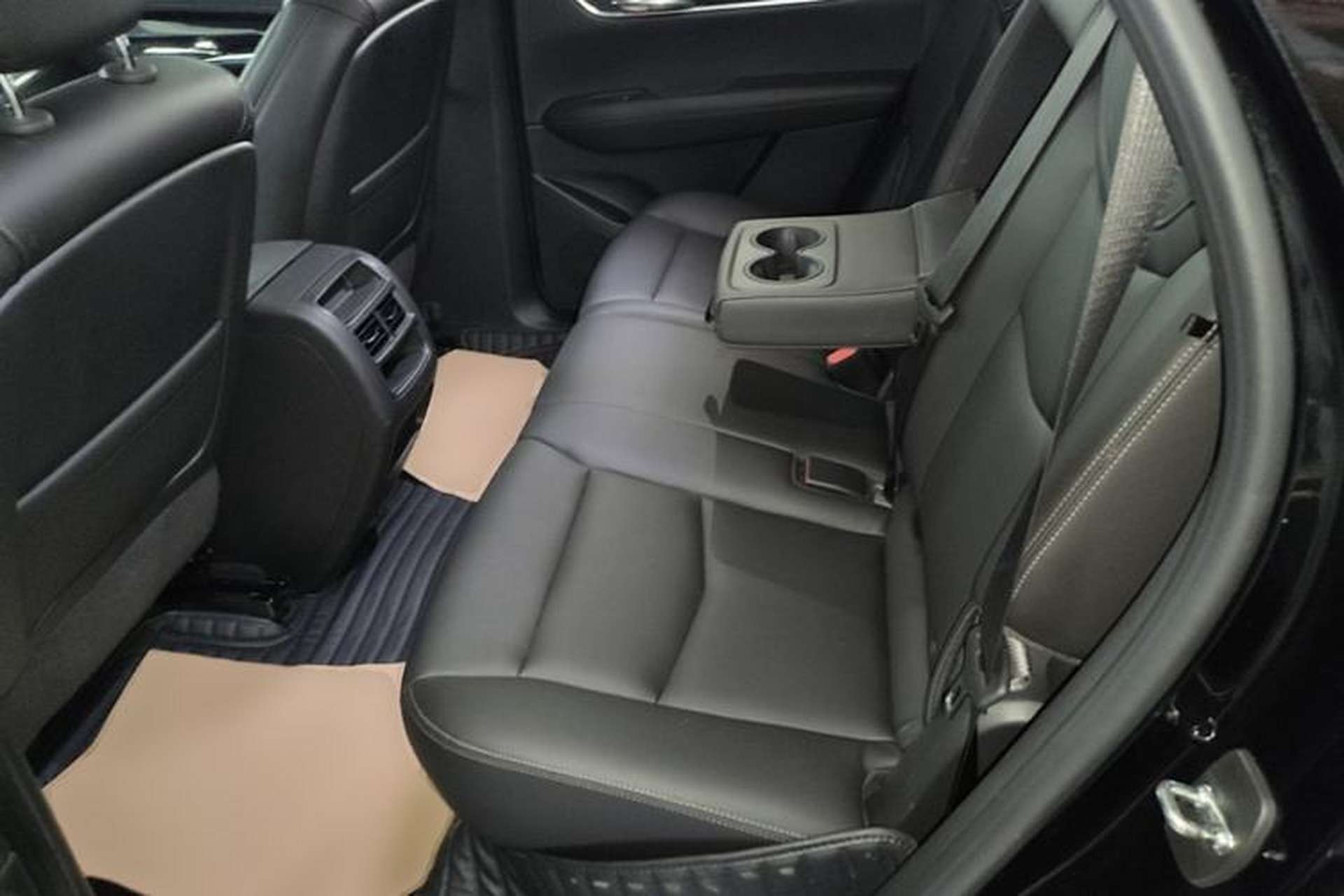 Used Cadillac XT5 2022 2.0T Two-Wheel Drive Luxury Version Left Rear Seat