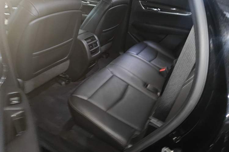 Used Cadillac XT5 2022 2.0T Four-Wheel Drive Luxury Version (Hummingbird Edition) Left Rear Seat