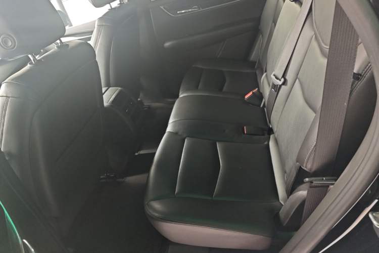Used Cadillac XT5 2022 2.0T Four-Wheel Drive Luxury Version Left Rear Seat