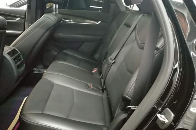 Used Cadillac XT5 2022 2.0T Four-Wheel Drive Premium Edition Left Rear Seat