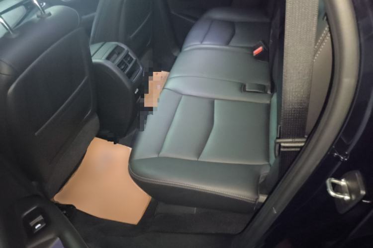 Used Cadillac XT5 2022 2.0T Two-Wheel Drive Luxury Version Left Rear Seat