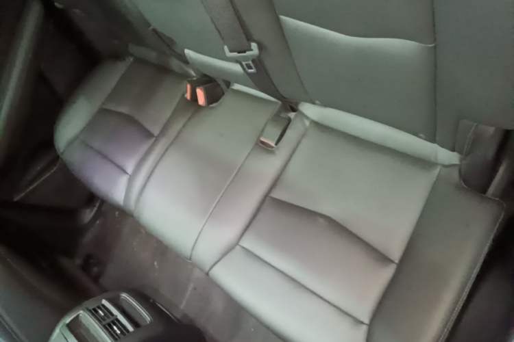 Used Cadillac XT5 2022 2.0T Two-Wheel Drive Luxury Version Left Rear Seat