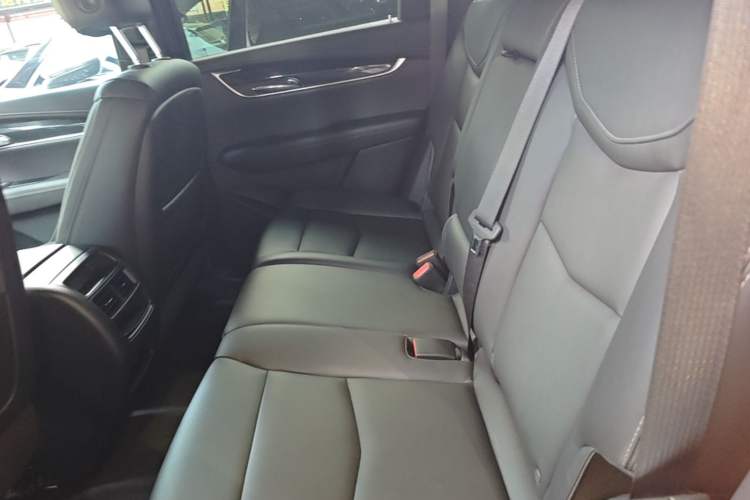 Used Cadillac XT5 2022 2.0T Four-Wheel Drive Luxury Version Left Rear Seat