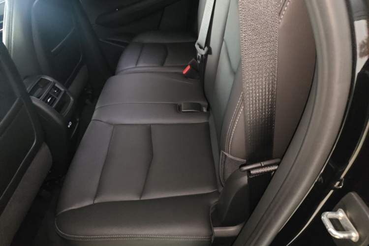 Used Cadillac XT5 2022 2.0T Two-Wheel Drive Luxury Version Left Rear Seat