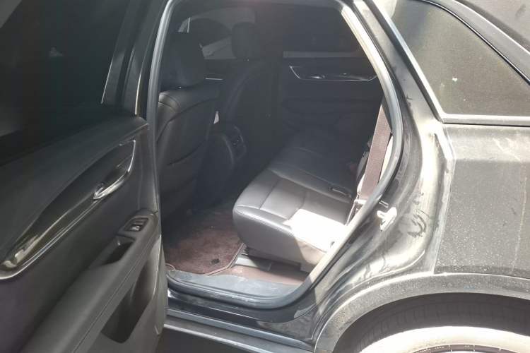 Used Cadillac XT5 2022 2.0T Four-Wheel Drive Luxury Version (Hummingbird Edition) Left Rear Seat