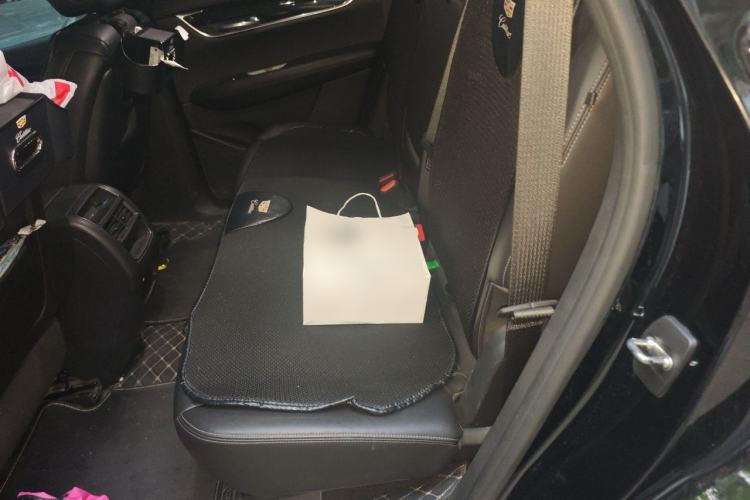 Used Cadillac XT5 2022 2.0T Two-Wheel Drive Luxury Version Left Rear Seat