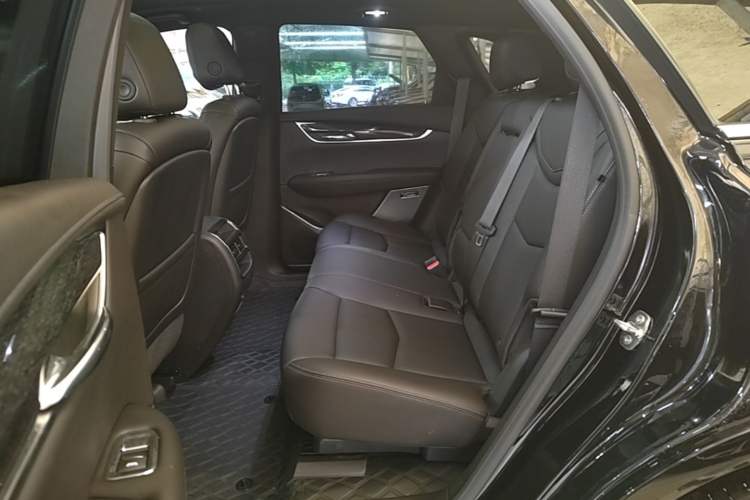 Used Cadillac XT5 2022 2.0T Two-Wheel Drive Luxury Version Left Rear Seat