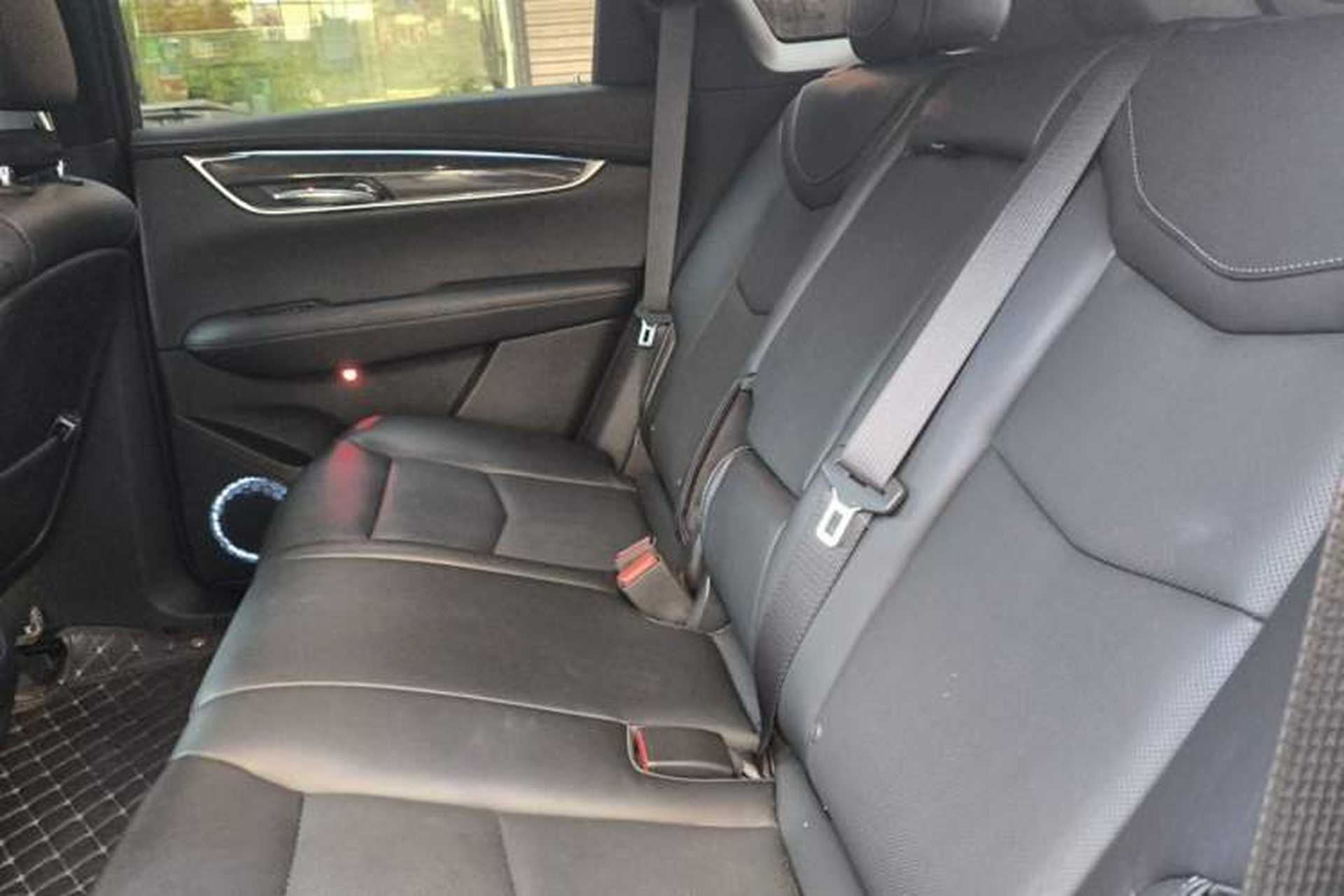 Used Cadillac XT5 2022 2.0T Four-Wheel Drive Luxury Version (Hummingbird Edition) Left Rear Seat