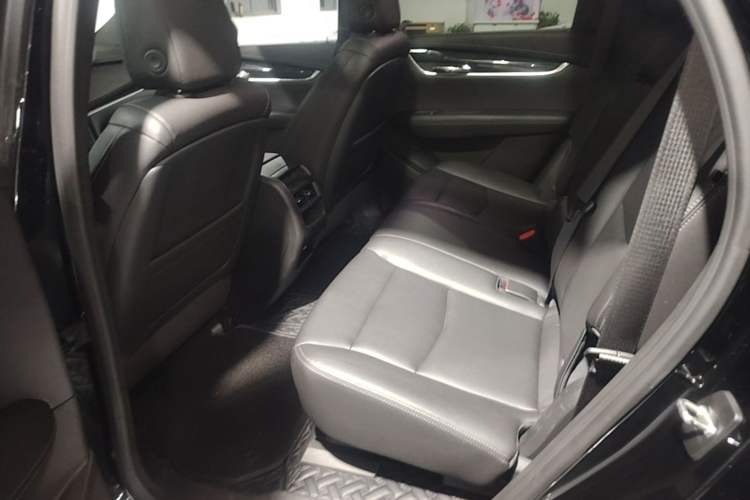 Used Cadillac XT5 2022 2.0T Two-Wheel Drive Luxury Version Left Rear Seat