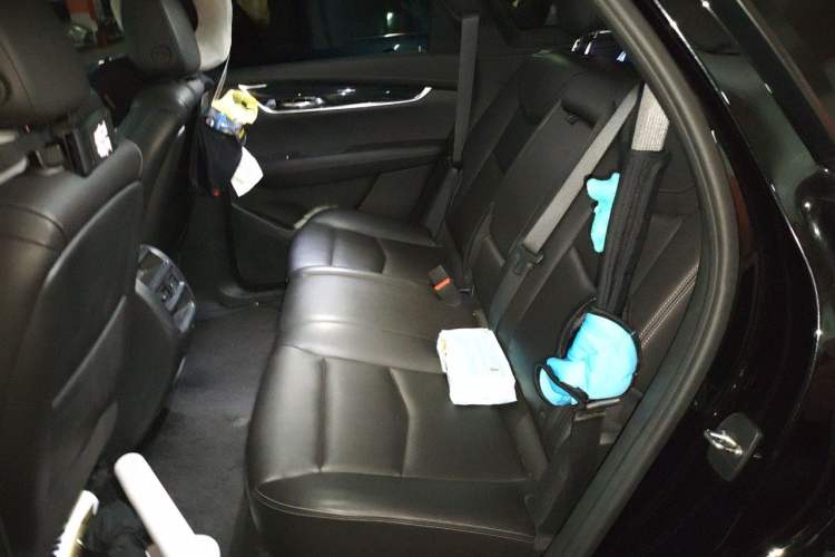 Used Cadillac XT5 2022 2.0T Two-Wheel Drive Luxury Version Left Rear Seat
