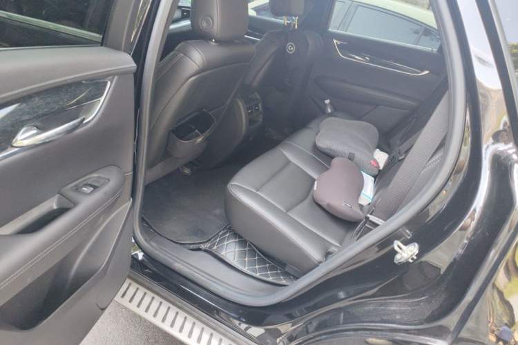 Used Cadillac XT5 2022 2.0T Two-Wheel Drive Luxury Version Left Rear Seat